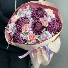 Букет "Софи" из хризантем Бигоуди, диантусов и ароматных маттиол в Дзержинском