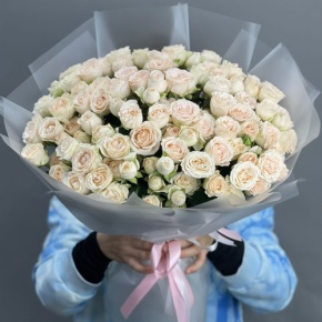 Букет из 35 кремовых кустовых роз (50 см) в Дзержинском