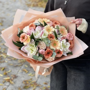 Букет "Лиссабон" из пионовидных роз, поновидных лилий и гербер  в Дзержинском