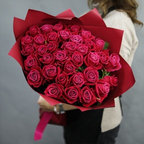 Букет из 35 малиновых роз Шангрила (50 см) в Дзержинском