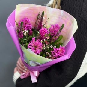 Букет "Вспышка" из гиацинтов, хамелациума и вероники в Дзержинском
