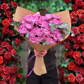 Букет  "Гармония" из 7 хризантем с эвкалиптом в Дзержинском