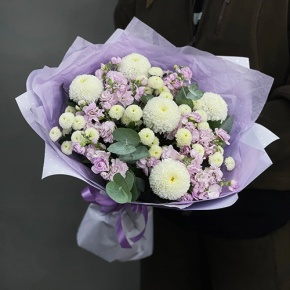 Букет "Ванила" из хризантем сантини, Момоко, эвкалипта и ароматных маттиол в Дзержинском