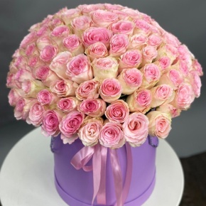 Композиция в шляпной коробке из 151 розы кения в Дзержинском