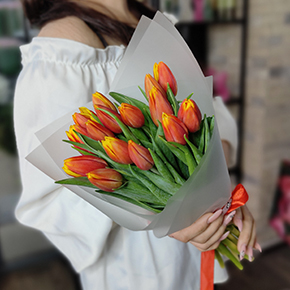 Букет из 15 огненных тюльпанов в Дзержинском