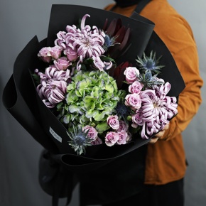 Букет "Бессоница" из хризантем Виена, сафари, кустовых роз, Голландской гортензии и эрингиума в Дзержинском