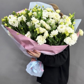 Букет "Изысканность" из 31 белой эустомы в Дзержинском