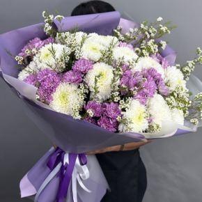 Букет "Лола" из хризантем Магнум, хамелациума и кустовых хризантем в Дзержинском