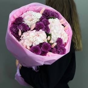 Букет "Фиалка" из гортензий и хризантем в Дзержинском