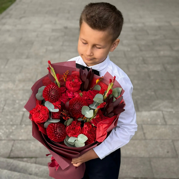Букет с георгинами, розами и леукадендроном в Дзержинском