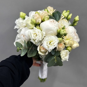 Свадебный букет из пионов, эустом и кустовых роз в Дзержинском