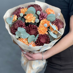 Букет "Персиковый раф" из хризантем Бигоуди, краспедии и диантусов в Дзержинском