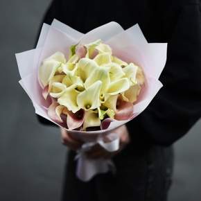 Букет из 25 калл нежный микс в Дзержинском