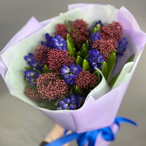 Букет "Твой яркий день" из гиацинтов и скиммии в Дзержинском