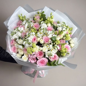 Букет "Ульяна" из роз, ароматных маттиол, ромашек, эустом и оксипеталума в Дзержинском