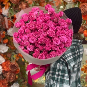Букет из 35 малиновых кустовых пионовидных роз (60 см) в Дзержинском