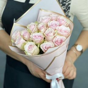 Букет из 15 пудровых роз Кения (40 см) в Дзержинском