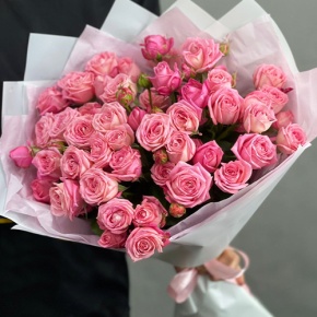 Букет из 11 нежных кустовых роз в Дзержинском