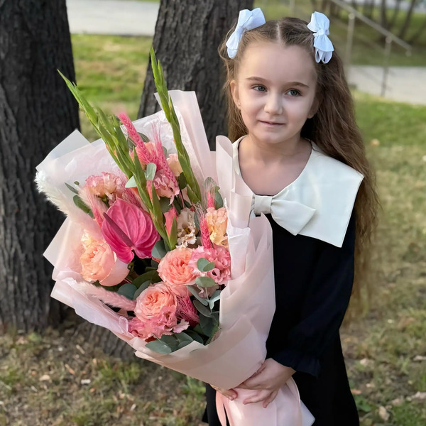 Букет на 1 сентября с гладиолусами, розами и антуриумом в Дзержинском