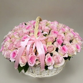 Композиция в корзине из 101 кенийской розы нежный микс (40 см) в Дзержинском