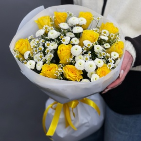 Букет "Синди" из лимонных роз, ромашек и хризантем сантини в Дзержинском