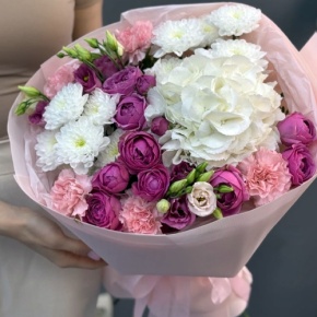 Букет "Вуаль" из хризантемы, кустовых пионовидных роз Мисти Баблз, диантусов, Голландской гортензии и эустом в Дзержинском
