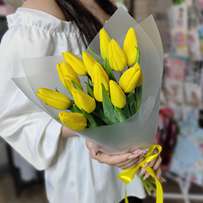 Букет из 15 жёлтых тюльпанов в Дзержинском