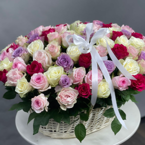 Композиция в корзине из 101 розы микс в Дзержинском
