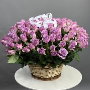 Композиция в корзине из 131 кенийской розы (40 см) в Дзержинском