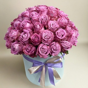Композиция в шляпной коробке из 51 розы Меритим в Дзержинском