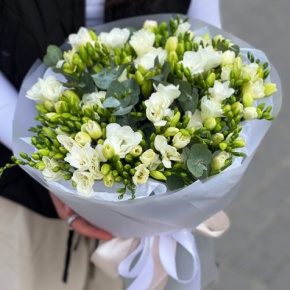 Букет из 51 белой фрезии в Дзержинском