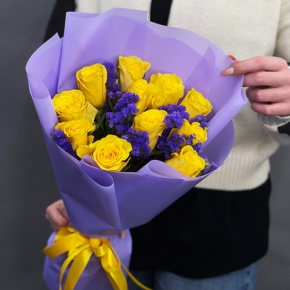 Букет "Лейкерс" из лимонных роз и статицы в Дзержинском