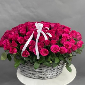 Композиция в корзине из 101 малиновой розы (40 см) в Дзержинском