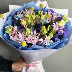 Букет "Загадка вечности" из гиацинтов, нерине, тюльпанов и оксипеталума в Дзержинском