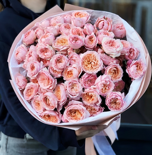 Букет "Нежный сон" из 15 пионовидных кустовых роз Джульетта в Дзержинском