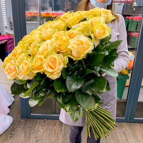 75 роз Аваланж (70 см) в Дзержинском