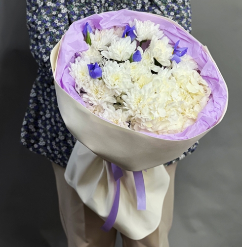 Букет "Грация" из ирисов, гортензии и кустовых хризантем в Дзержинском