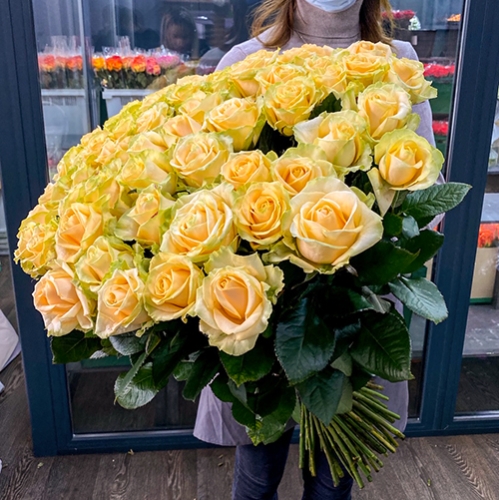 75 роз Аваланж (70 см) в Дзержинском