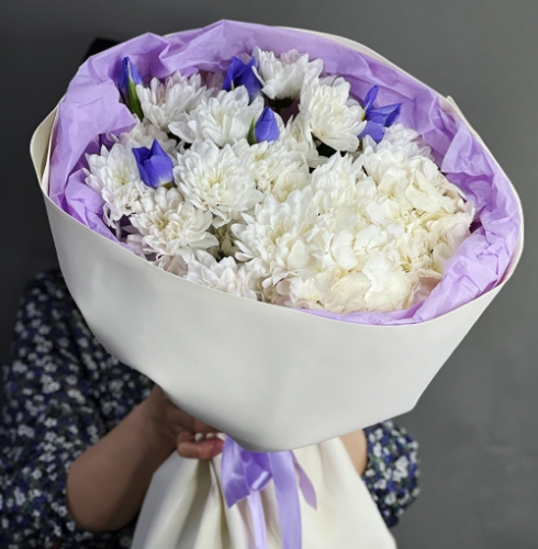 Букет "Грация" из ирисов, гортензии и кустовых хризантем в Дзержинском