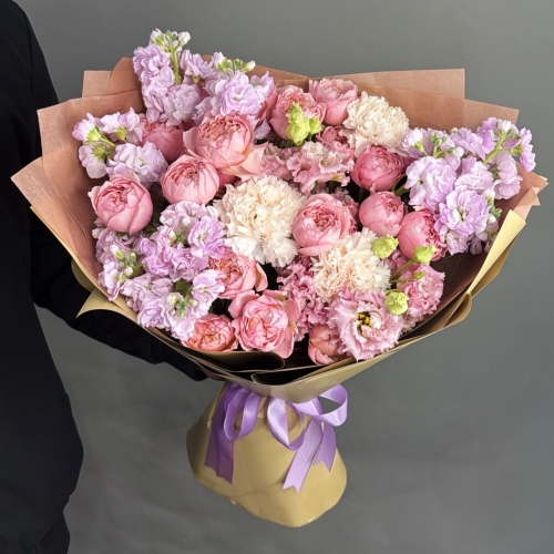 Букет "Амели" из ароматных маттиол, пионовидных кустовых роз Джульетта  эустом и диантусов в Дзержинском