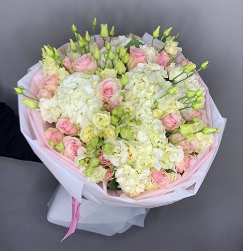 Букет "София" из гортензий, эустом и роз в Дзержинском