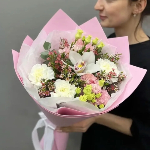 Букет с королевской орхидеей, диантусами, эустомой и шамелациумом в Дзержинском