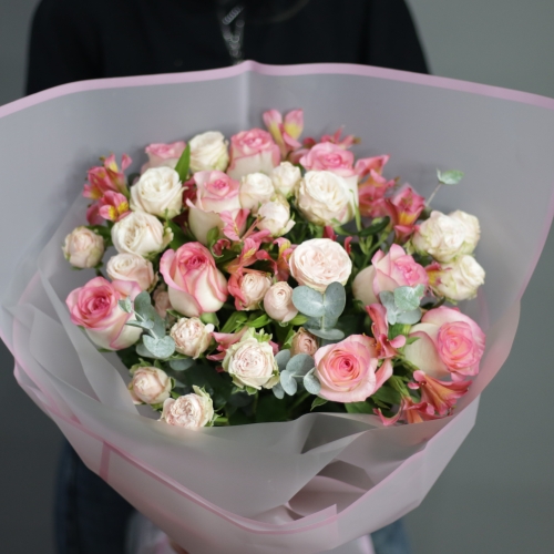 Букет "Розовый фламинго" из роз, альстромерии и эвкалипта в Дзержинском