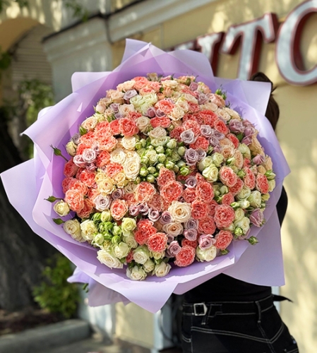 Букет из 101 кустовой розы микс в Дзержинском